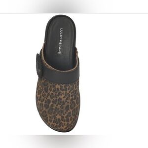 Lucky Brand women, the Sachie Leopard Print Suede Buckle Hardware Clogs size 8